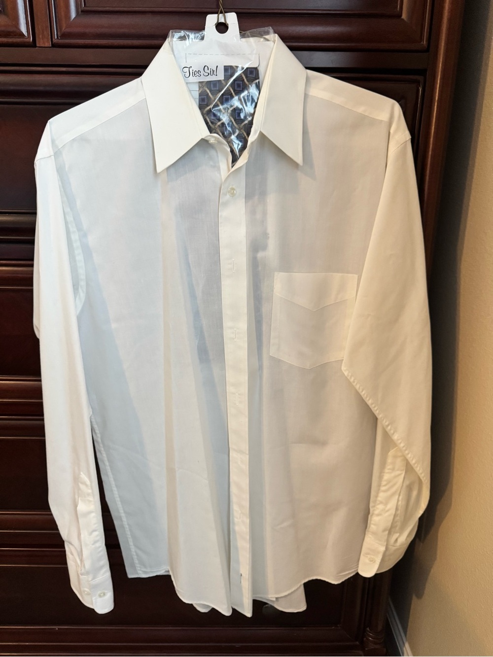 Classic White Men's Dress Shirt and tie (16/34-35)